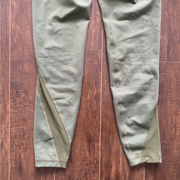 Old Navy Green Elevate Leggings Size XS - Picture 9 of 9